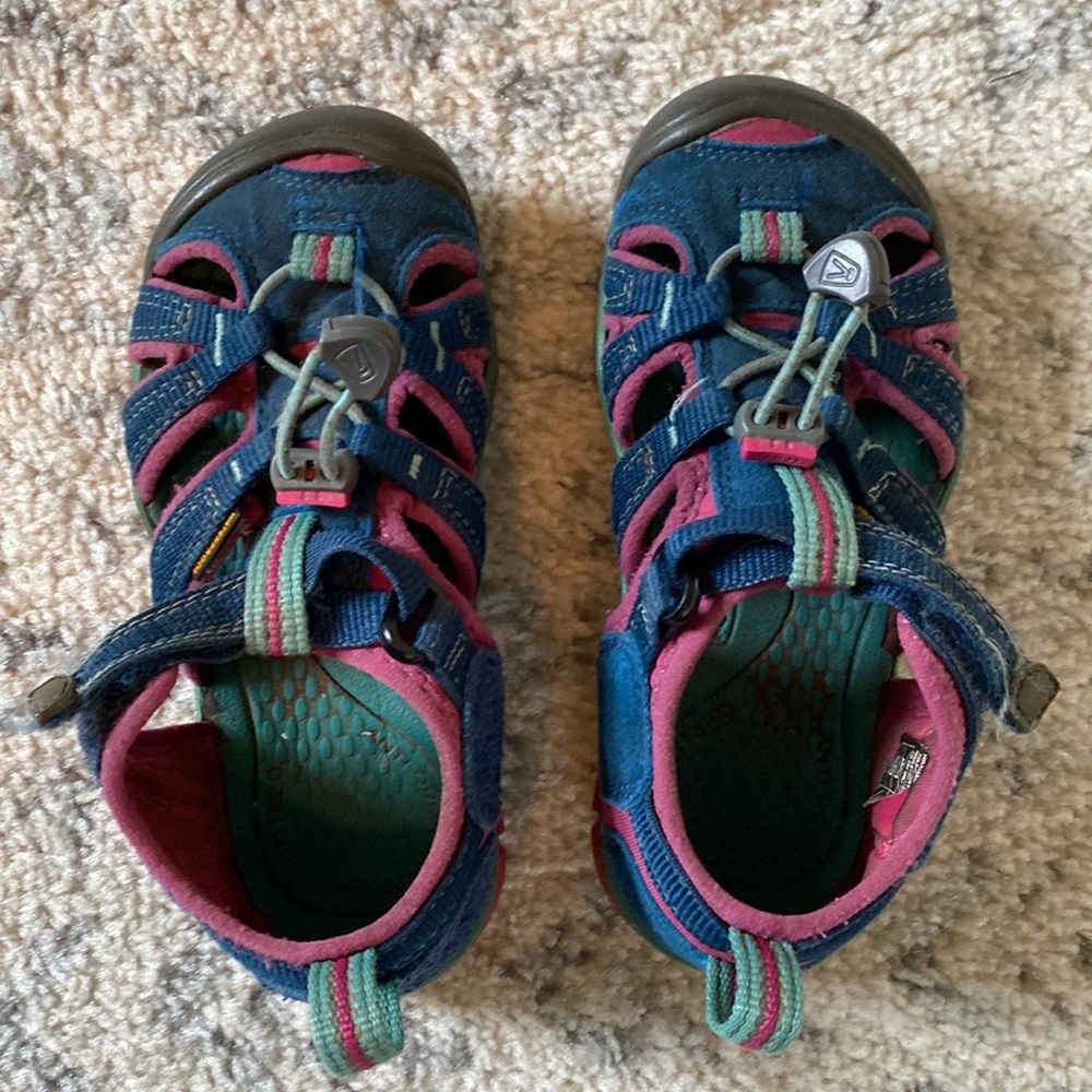 Girls Keen - size 11